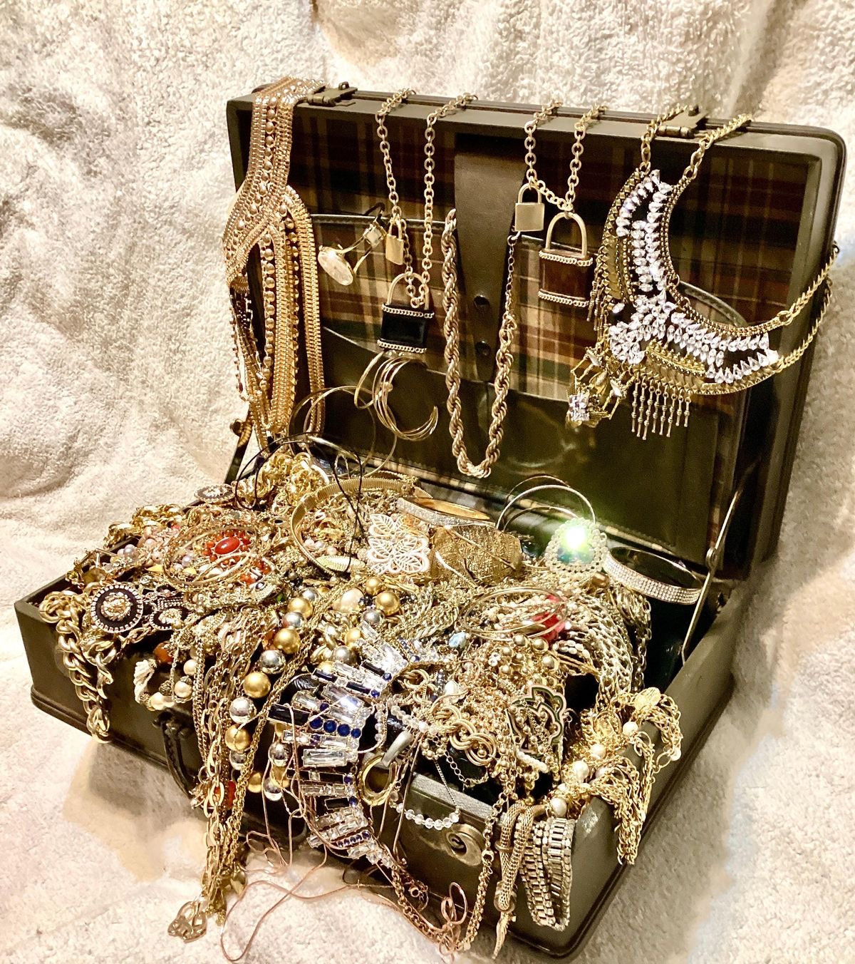 MYSTERY BOX